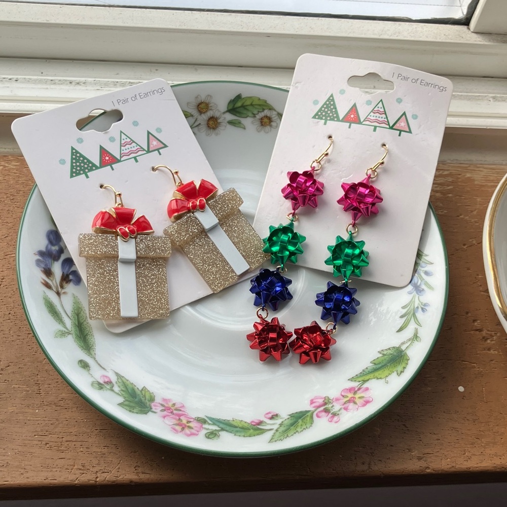 Festive Bow and Gift Box Earrings Set
